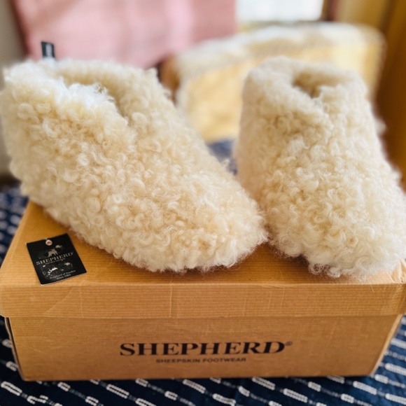 Sheepskin Slippers - size 37 - Picture 1 of 13